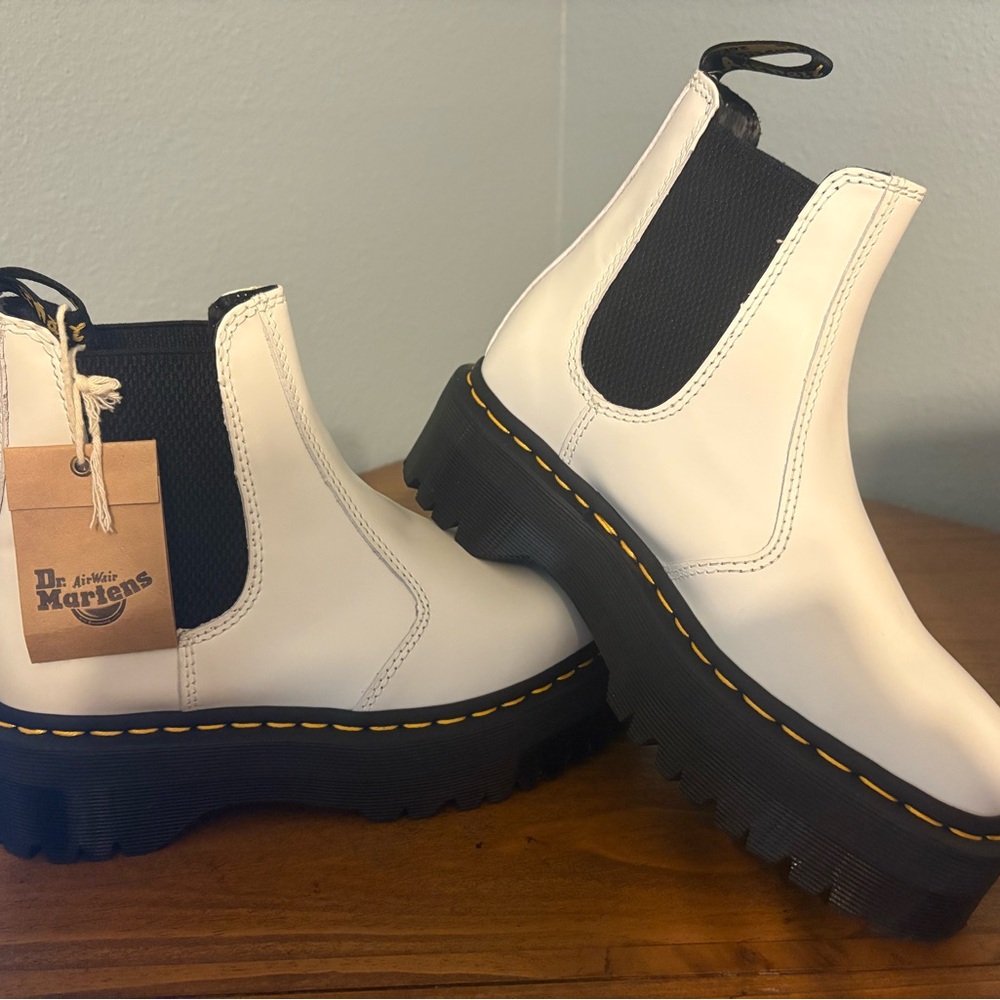 NEW Dr. Martens 2976 Quad Platform Chelsea Boot White Smooth Leather US6/EU37